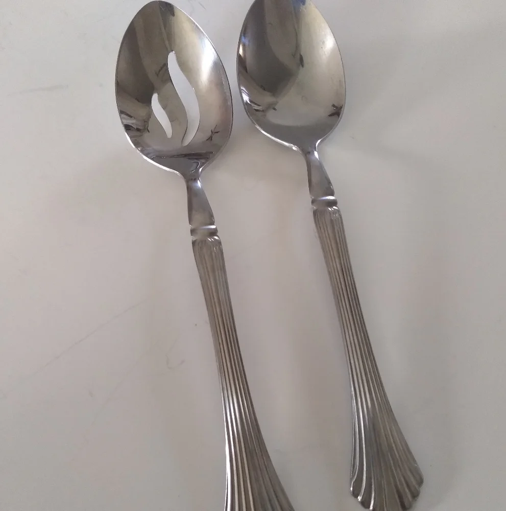 Wesley Forge 32 pcs. Flatware knife Spoons, Dinner Forks